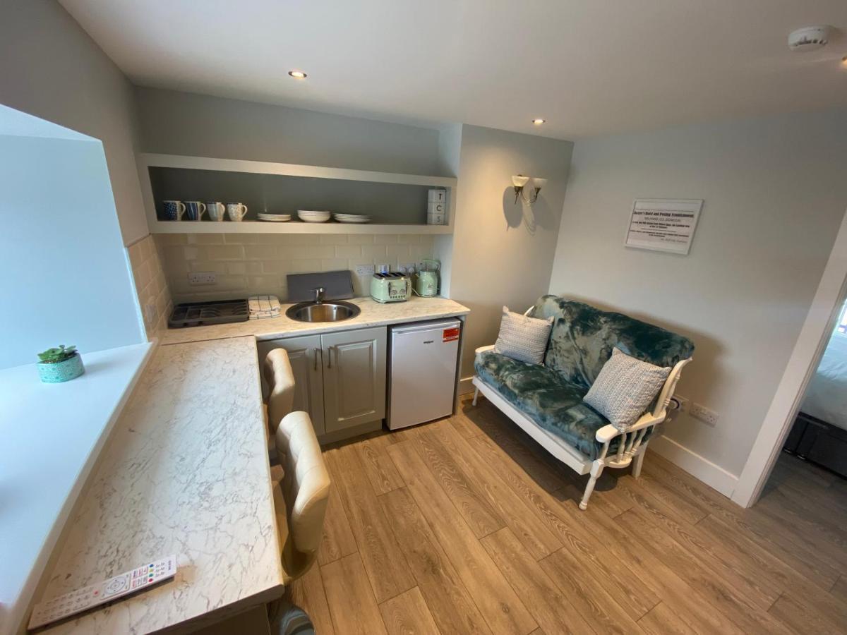 Baxters Apartments Милфорд Екстериор снимка